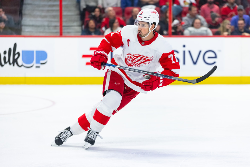 Wings' Bertuzzi likely out 6 weeks after surgery on apparent hand